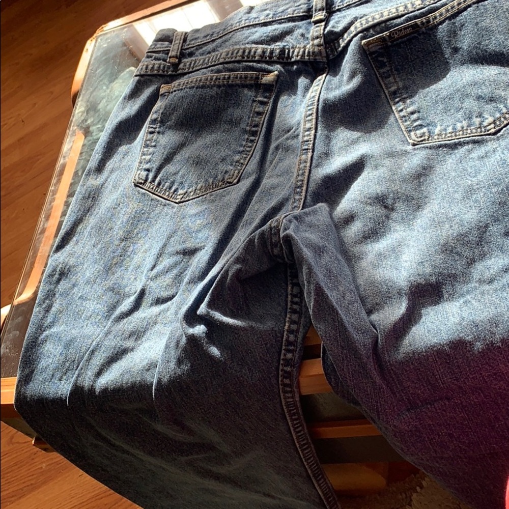 Capri’s - Picture 3 of 3